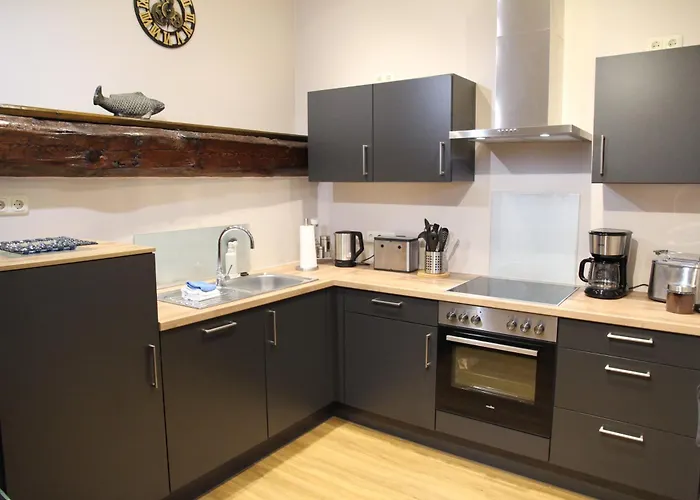 Apartment Burghaus 4 *